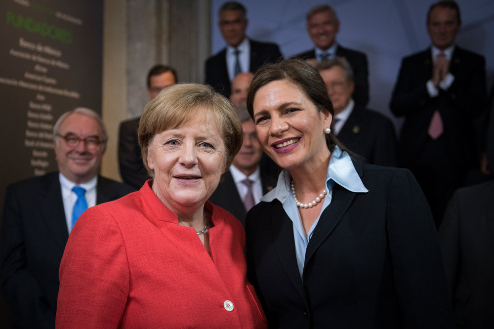 Lizi Alexander-Christiansen and Chancellor Merkel during a delegation in Mexico and Argentina